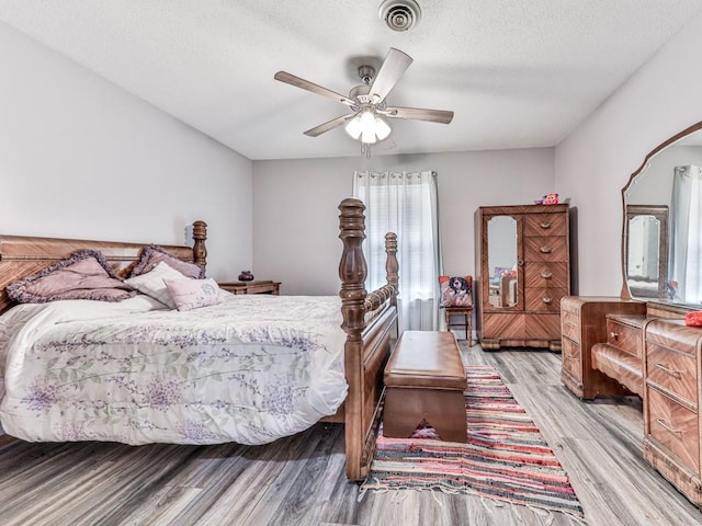 106 Warwick Way SE, Rome, GA 30161 - bedroom with light wood-type flooring, a textured ceiling, and ceiling fan