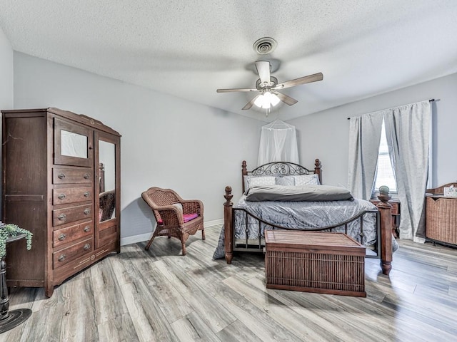 106 Warwick Way SE, Rome, GA 30161 - bedroom featuring wood finished floors, a textured ceiling, and a ceiling fan