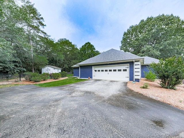 106 Warwick Way SE, Rome, GA 30161 - garage featuring asphalt driveway
