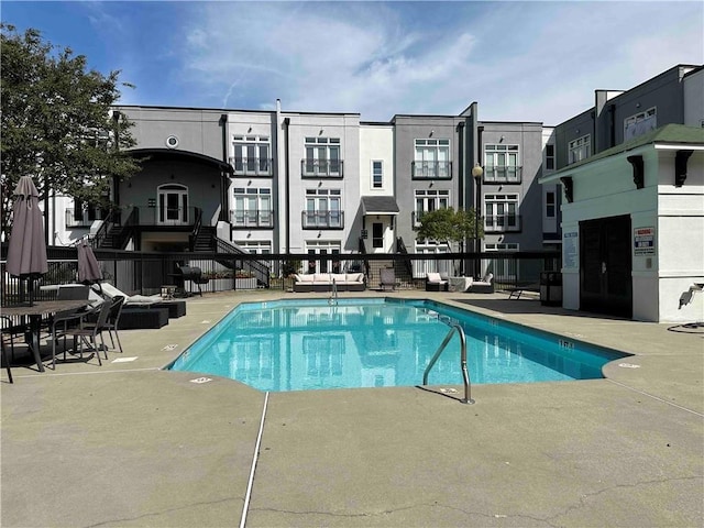 view of swimming pool featuring a patio