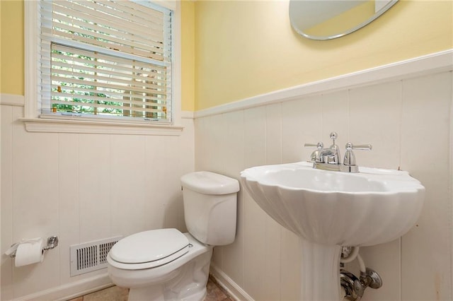 1703 W Nancy Creek Dr NE, Brookhaven, GA 30319 - half bath featuring toilet, a wainscoted wall, and a decorative wall
