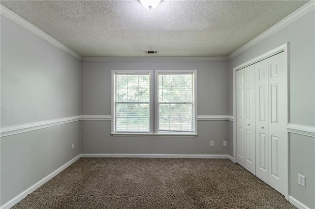 7384 Birch Hollow Pl, Douglasville, GA 30134 - unfurnished bedroom featuring carpet flooring, a textured ceiling, a closet, ornamental molding, and baseboards