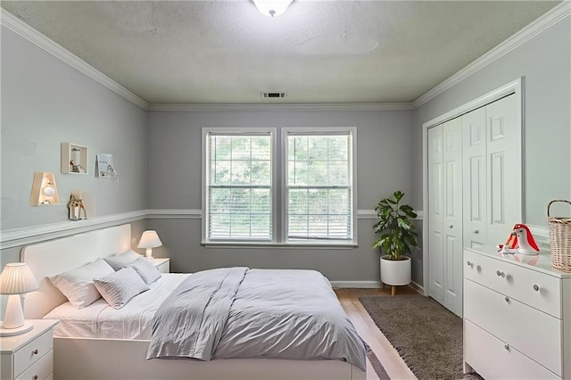7384 Birch Hollow Pl, Douglasville, GA 30134 - bedroom with wood finished floors, crown molding, a closet, and baseboards