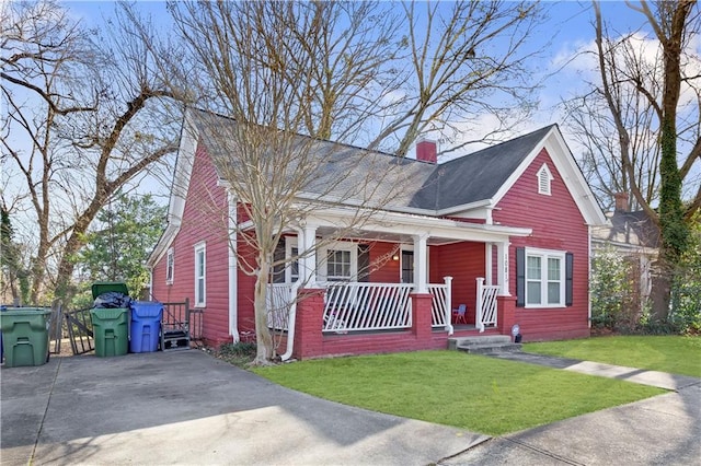 view of front of property with a porch and a front yard