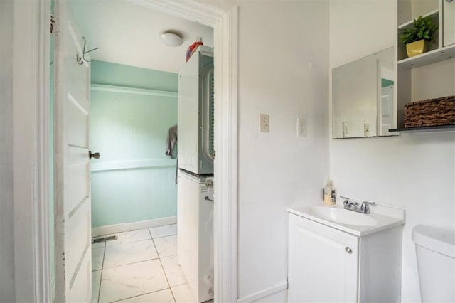 bathroom with toilet and vanity