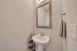 bathroom featuring sink