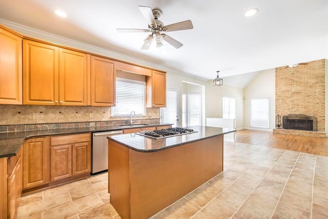 100 Bentwood Cir, Macon, GA 31210 - kitchen with appliances with stainless steel finishes, a sink, backsplash, vaulted ceiling, and a kitchen island