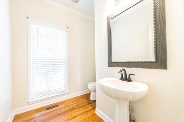 100 Bentwood Cir, Macon, GA 31210 - bathroom featuring toilet, crown molding, baseboards, and wood finished floors