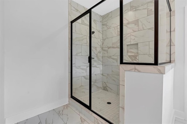 bathroom featuring tiled shower