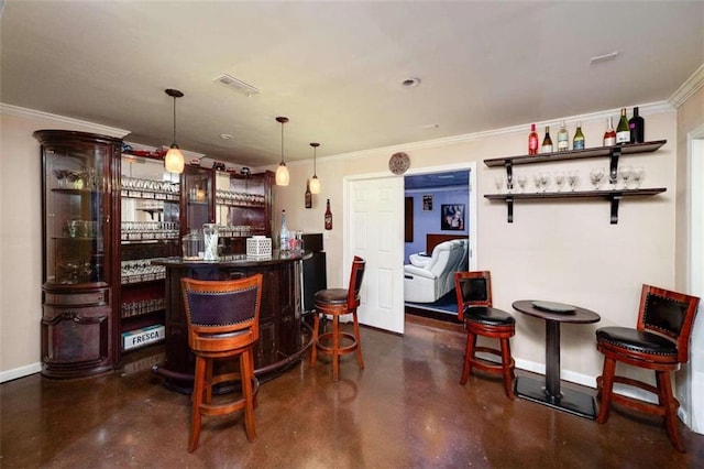 bar featuring baseboards, visible vents, a bar, concrete flooring, and crown molding