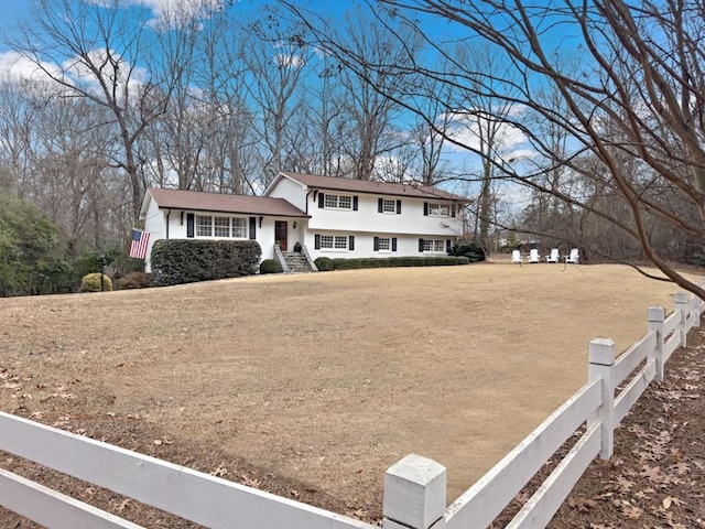 split level home featuring a front yard