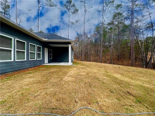 view of yard featuring a patio