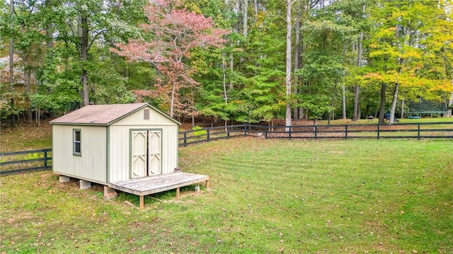 view of yard with a shed