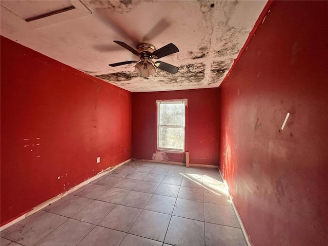 empty room featuring ceiling fan