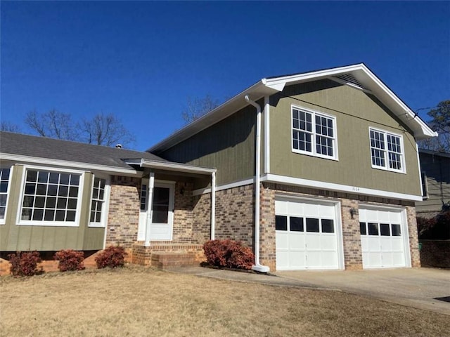 view of front facade with a garage