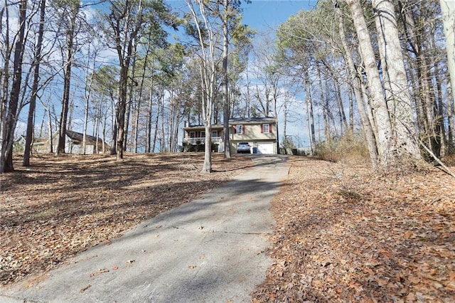 view of front facade featuring a garage