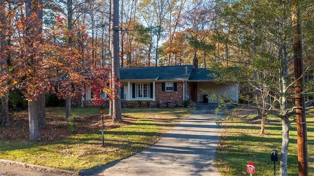 view of front of home featuring a front yard