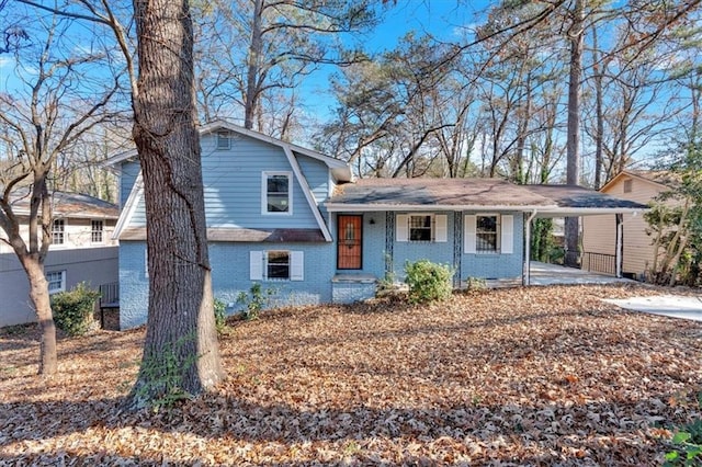 view of front facade featuring a porch and a carport