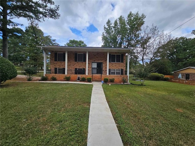 view of front facade with a front lawn