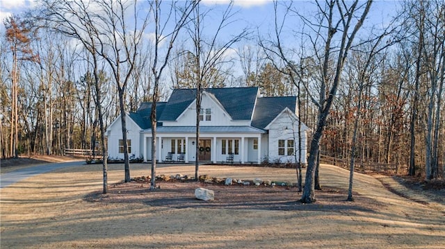 modern inspired farmhouse with a front lawn