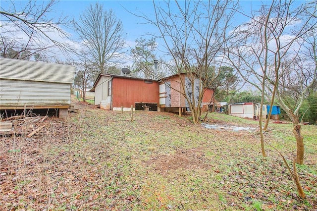 view of yard with an outbuilding and a shed