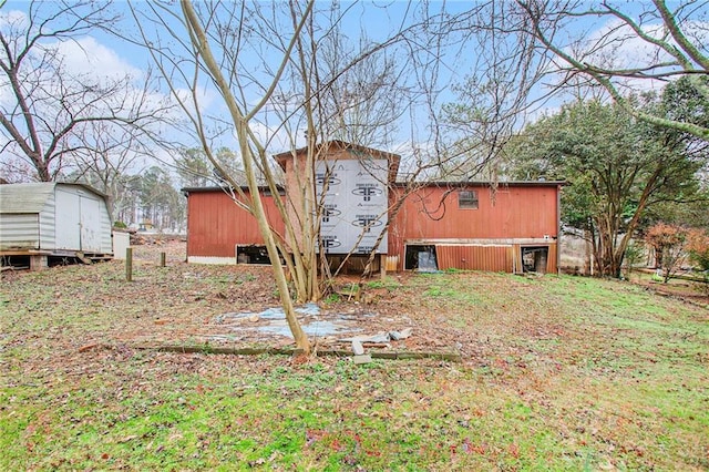 view of yard featuring an outbuilding and a shed