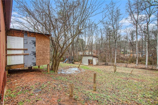 view of yard featuring an outbuilding and a storage unit