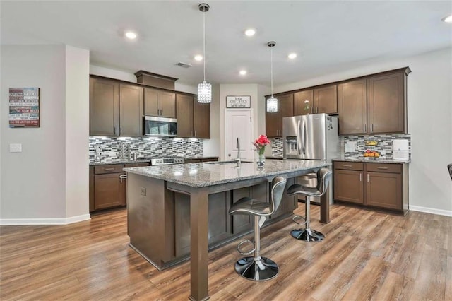 8 Unbridled Way, Newnan, GA 30263 - kitchen featuring stainless steel appliances, a sink, tasteful backsplash, baseboards, and recessed lighting