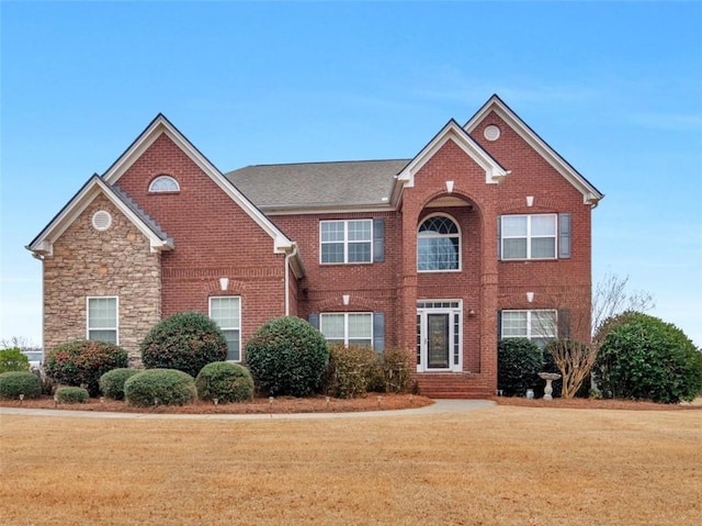 view of front of home featuring a front yard