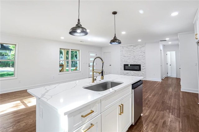 kitchen featuring a sink, stainless steel dishwasher, open floor plan, plenty of natural light, and recessed lighting
