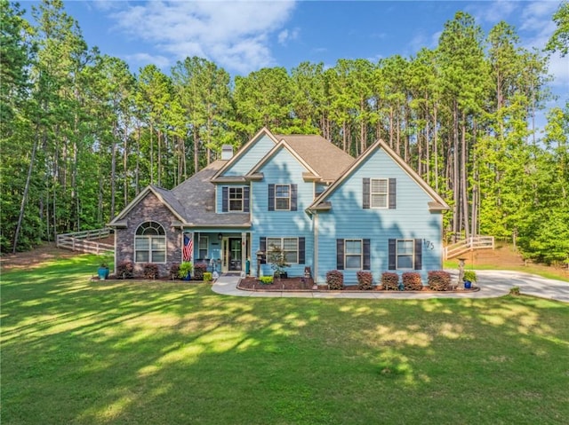 view of front of house featuring a front lawn