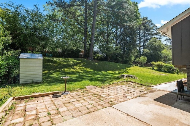 view of yard with a patio