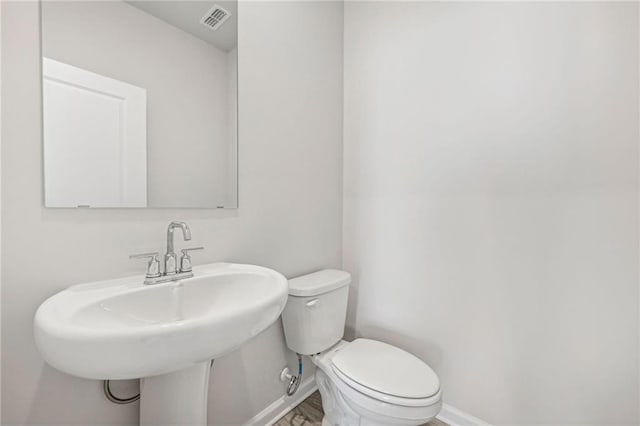 1539 High Falls Ln, Grayson, GA 30017 - bathroom featuring baseboards