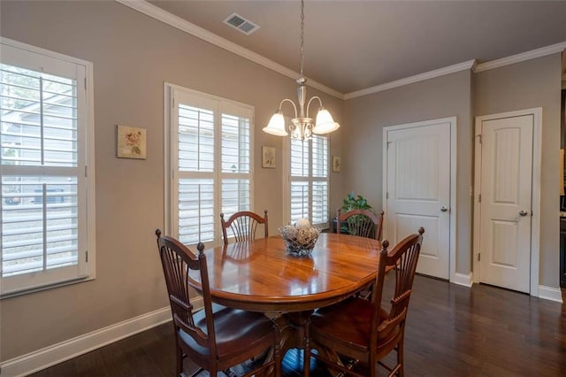 dining space featuring dark hardwood / wood-style flooring, a notable chandelier, crown molding, and plenty of natural light