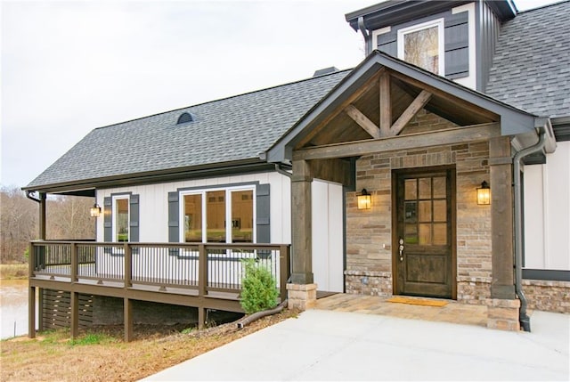 property entrance featuring covered porch