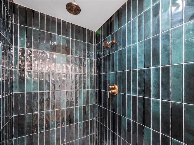 full bath featuring tiled shower
