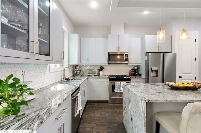 482 Pearl Cove Ct, Atlanta, GA 30350 - kitchen with appliances with stainless steel finishes, a sink, dark wood-type flooring, pendant lighting, and decorative backsplash