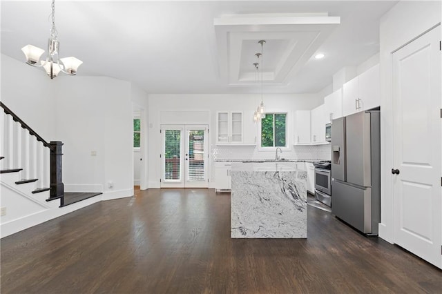 482 Pearl Cove Ct, Atlanta, GA 30350 - kitchen with stainless steel appliances, a chandelier, dark wood-style flooring, a tray ceiling, and recessed lighting