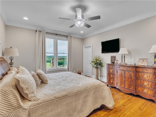 702 Cash Rd NE, Calhoun, GA 30701 - bedroom with light wood-style floors, crown molding, recessed lighting, and a ceiling fan