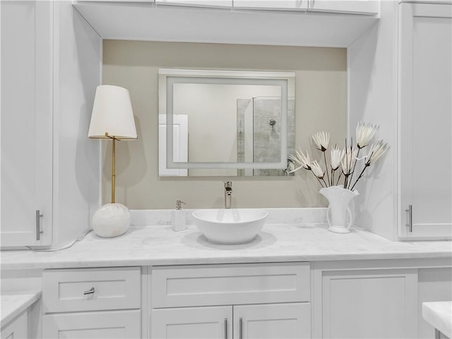 702 Cash Rd NE, Calhoun, GA 30701 - full bathroom featuring vanity
