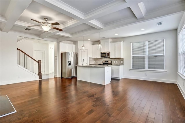 kitchen featuring dark wood-style floors, visible vents, decorative backsplash, appliances with stainless steel finishes, and baseboards