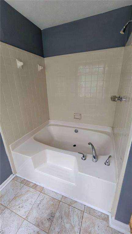 bathroom featuring tiled shower / bath combo