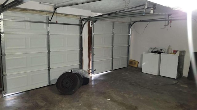 garage with washer / dryer