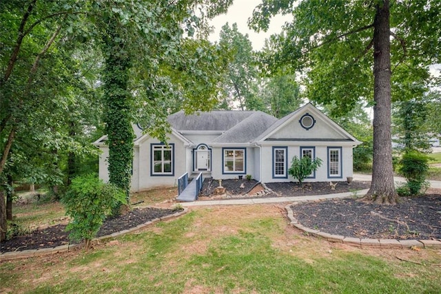 ranch-style house featuring a front yard