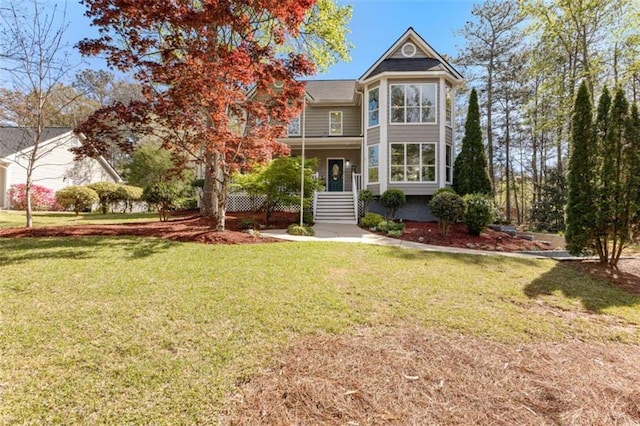 view of front of home featuring a front yard