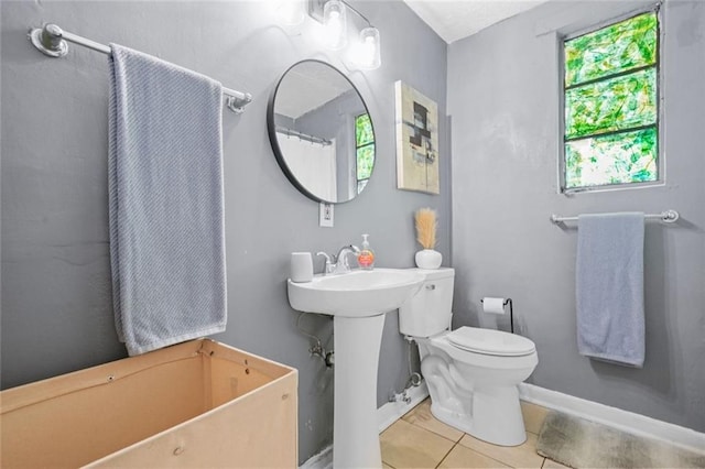 210 Estoria St SE, Atlanta, GA 30316 - bathroom with tile patterned floors, toilet, baseboards, and a soaking tub