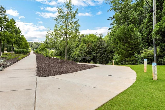 1105 Sterling Brooke Dr, Alpharetta, GA 30022 - surrounding community featuring a yard