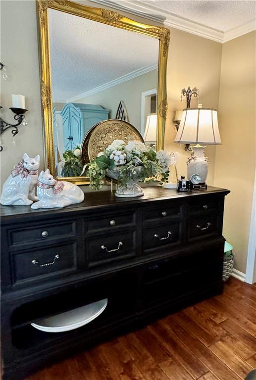 270 Owens Cir NE, Calhoun, GA 30701 - bathroom featuring wood finished floors, a textured ceiling, vanity, crown molding, and baseboards