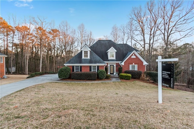 view of front of home featuring brick siding and a front lawn