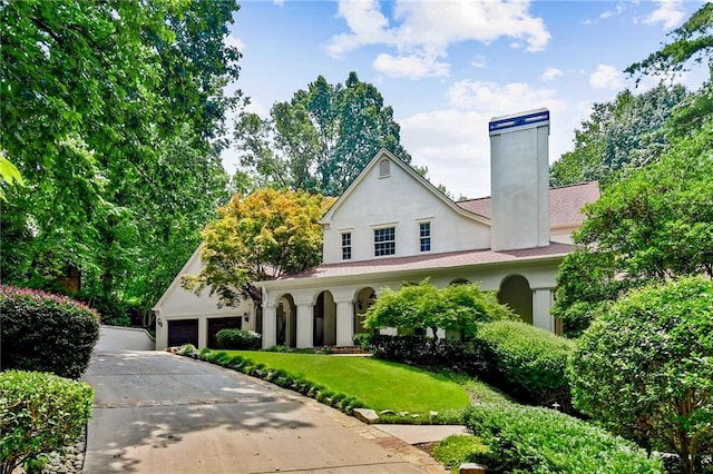 view of front of house with a front lawn and a garage